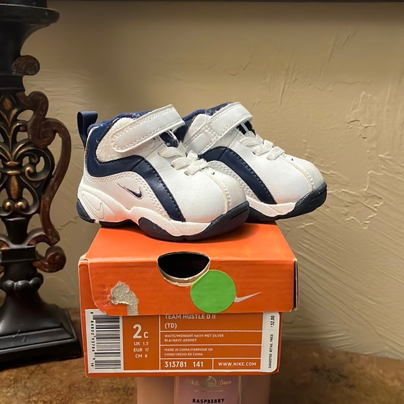 Nike Other - Nike Team Hustle Navy & White Hi-tops Baby Size 2c